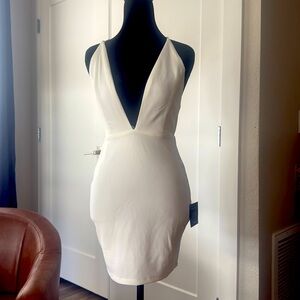 Elegant White Sleeveless Dress
